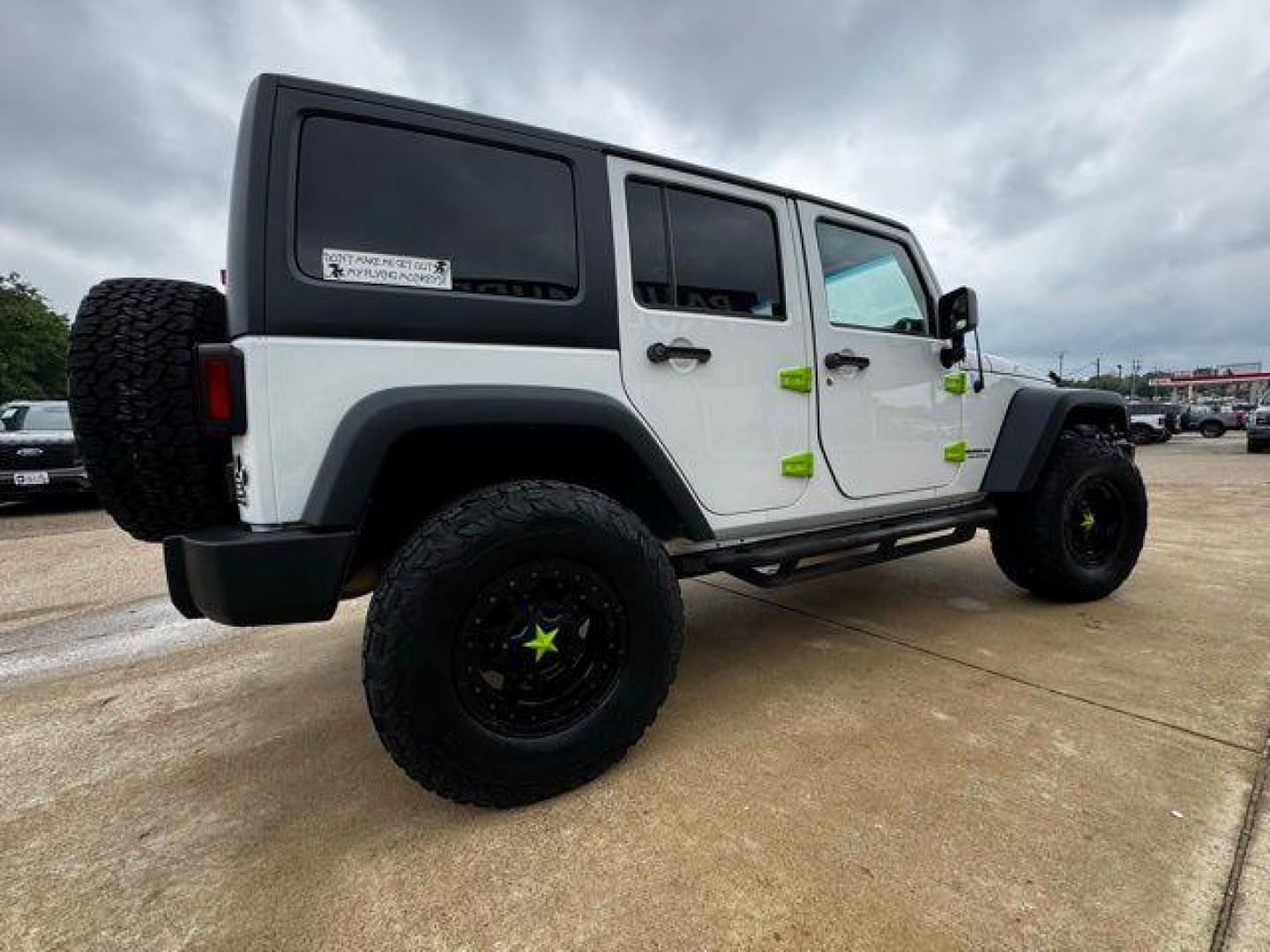 2017 Bright White Clearcoat /Black Jeep Wrangler Unlimited Rubicon (1C4BJWFGXHL) with an 3.6L V6 24V VVT engine, Automatic transmission, located at 1105 E Mulberry, Kaufman, TX, 75142, (972) 962-2151, 32.589550, -96.300926 - Photo#2