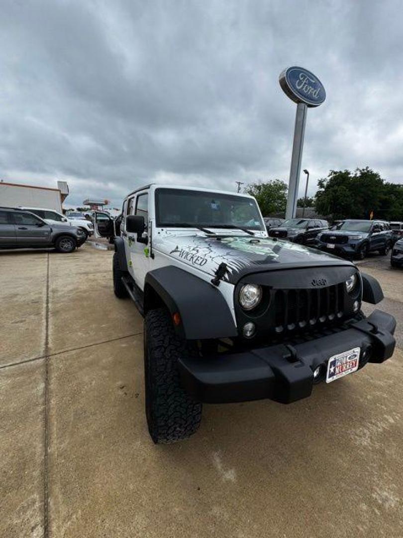 2017 Bright White Clearcoat /Black Jeep Wrangler Unlimited Rubicon (1C4BJWFGXHL) with an 3.6L V6 24V VVT engine, Automatic transmission, located at 1105 E Mulberry, Kaufman, TX, 75142, (972) 962-2151, 32.589550, -96.300926 - Photo#6