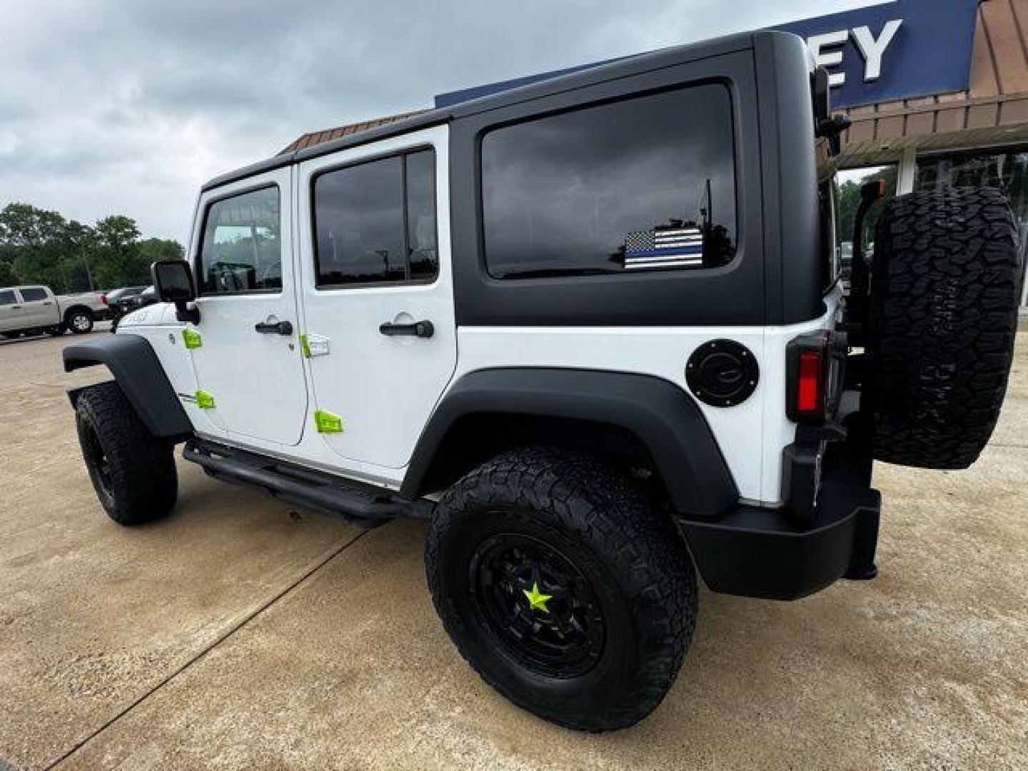 2017 Bright White Clearcoat /Black Jeep Wrangler Unlimited Rubicon (1C4BJWFGXHL) with an 3.6L V6 24V VVT engine, Automatic transmission, located at 1105 E Mulberry, Kaufman, TX, 75142, (972) 962-2151, 32.589550, -96.300926 - Photo#7