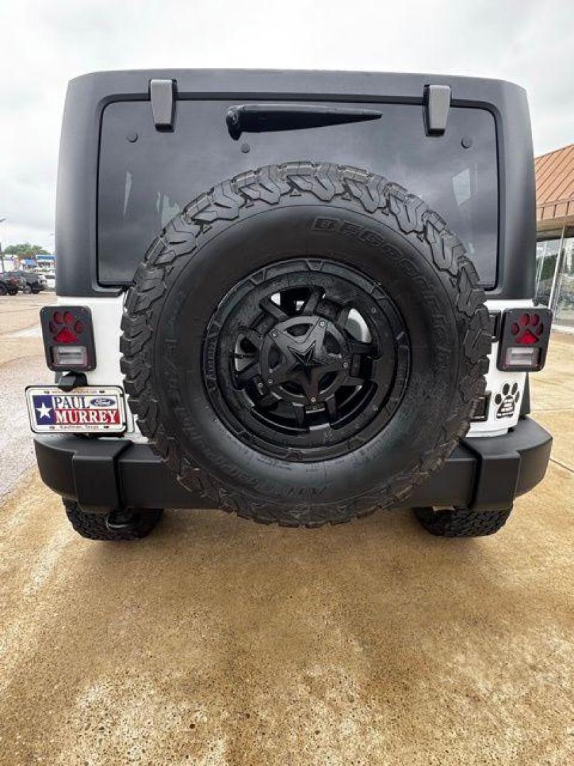 2017 Bright White Clearcoat /Black Jeep Wrangler Unlimited Rubicon (1C4BJWFGXHL) with an 3.6L V6 24V VVT engine, Automatic transmission, located at 1105 E Mulberry, Kaufman, TX, 75142, (972) 962-2151, 32.589550, -96.300926 - Photo#8