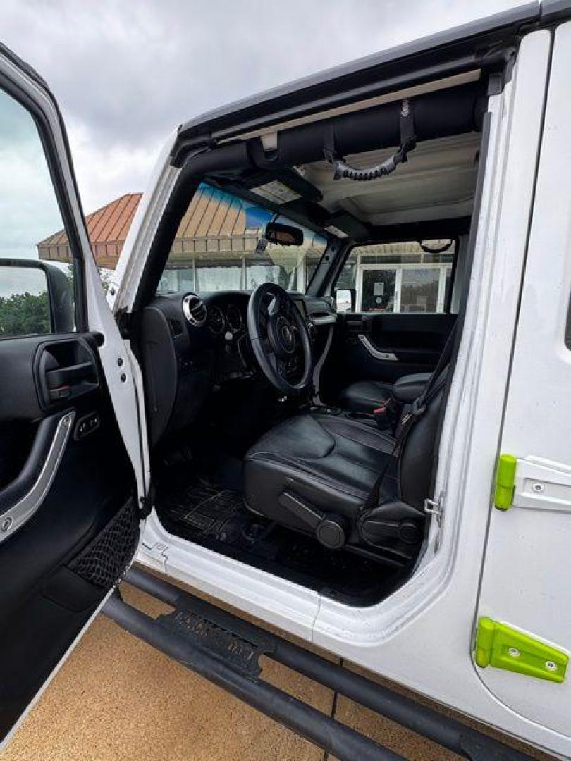 2017 Bright White Clearcoat /Black Jeep Wrangler Unlimited Rubicon (1C4BJWFGXHL) with an 3.6L V6 24V VVT engine, Automatic transmission, located at 1105 E Mulberry, Kaufman, TX, 75142, (972) 962-2151, 32.589550, -96.300926 - Photo#10