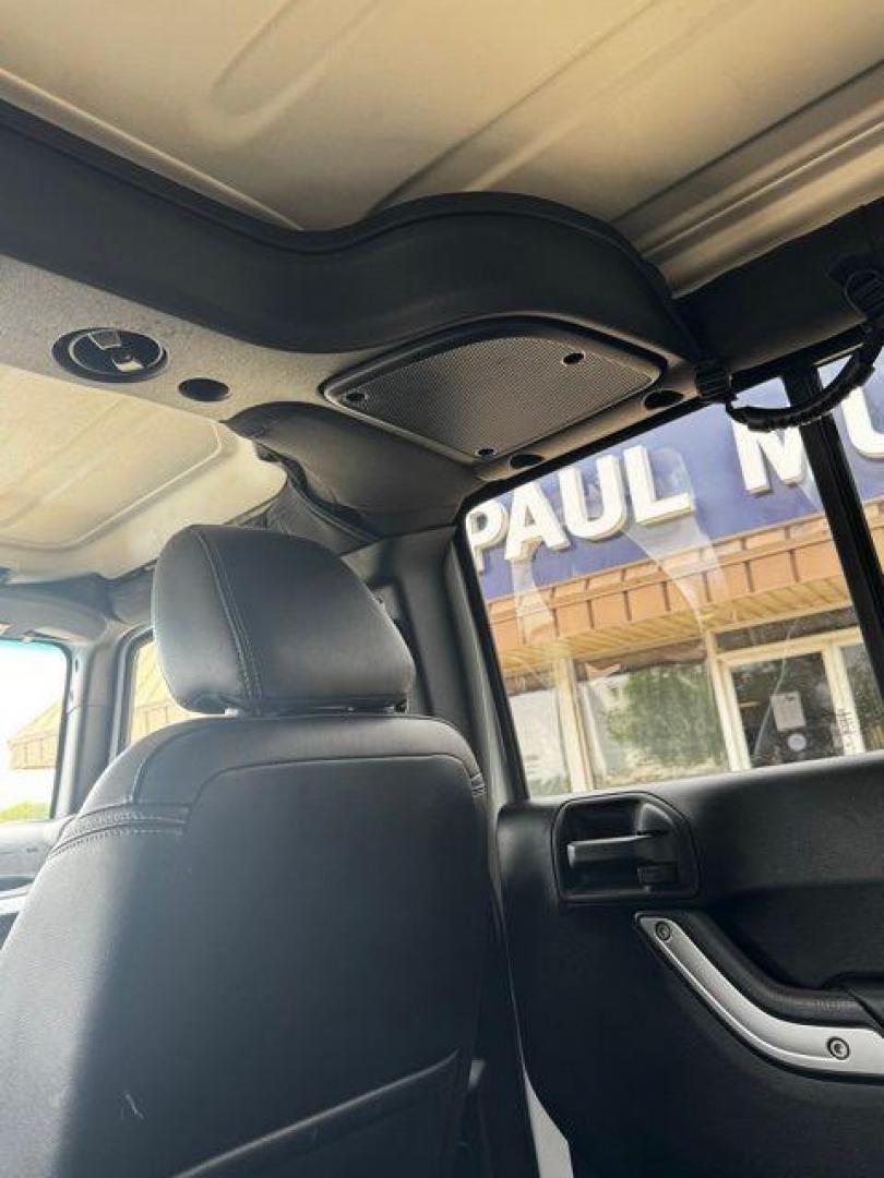 2017 Bright White Clearcoat /Black Jeep Wrangler Unlimited Rubicon (1C4BJWFGXHL) with an 3.6L V6 24V VVT engine, Automatic transmission, located at 1105 E Mulberry, Kaufman, TX, 75142, (972) 962-2151, 32.589550, -96.300926 - Photo#17