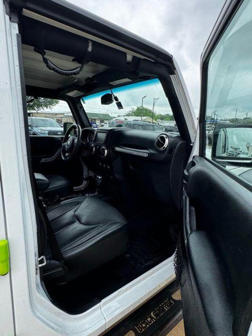 2017 Bright White Clearcoat /Black Jeep Wrangler Unlimited Rubicon (1C4BJWFGXHL) with an 3.6L V6 24V VVT engine, Automatic transmission, located at 1105 E Mulberry, Kaufman, TX, 75142, (972) 962-2151, 32.589550, -96.300926 - Photo#25