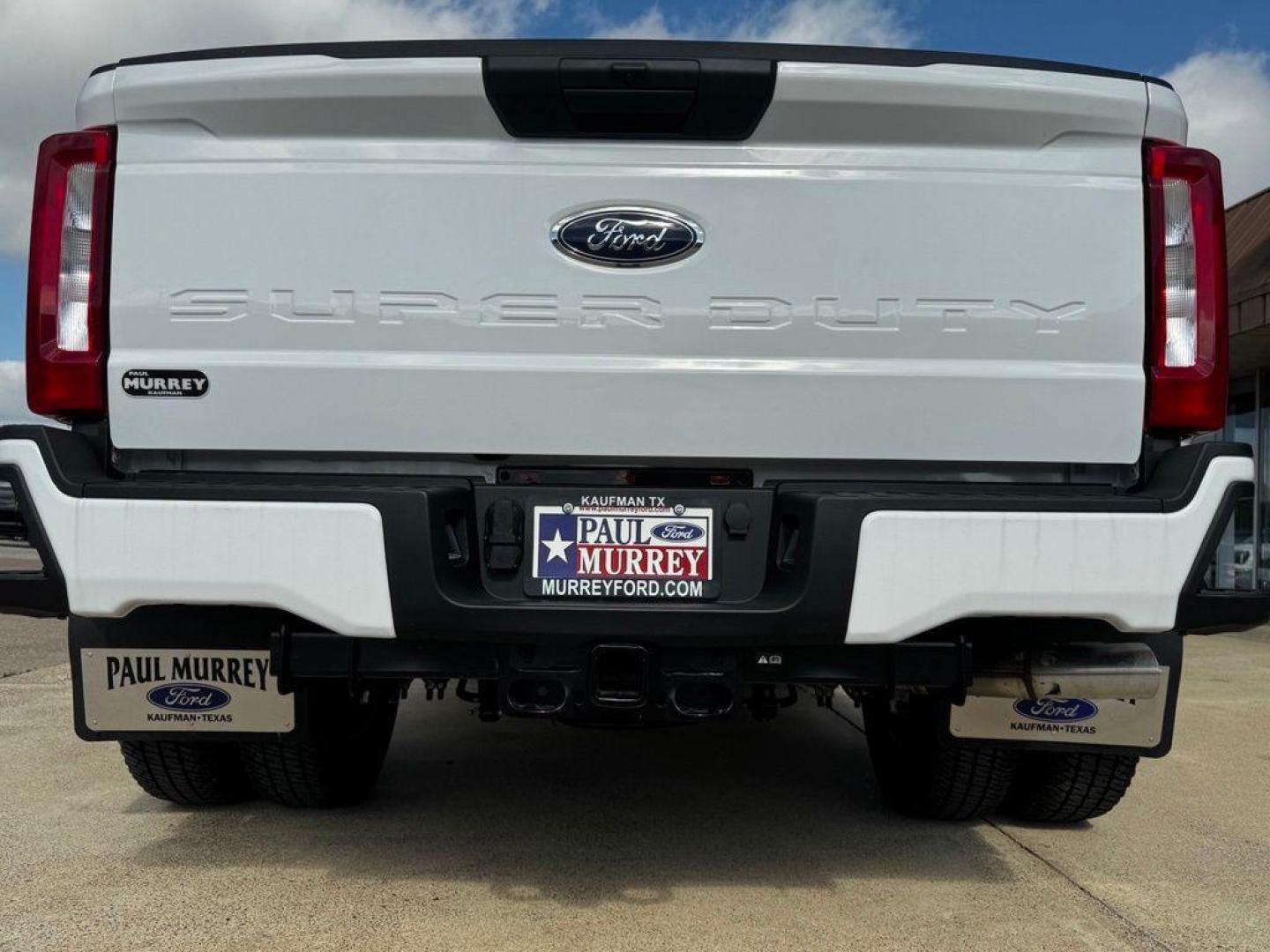 2026 Oxford White /Med Dark Slate Ford F-350SD XL (1FT8W3DT9TE) with an Power Stroke 6.7L V8 DI 32V OHV Turbodiesel engine, Automatic transmission, located at 1105 E Mulberry, Kaufman, TX, 75142, (972) 962-2151, 32.589550, -96.300926 - $4,157 off MSRP!<br><br>4WD.<br>Oxford White 2026 Ford F-350SD 4D Crew Cab XL DRW 4WD 10-Speed Automatic Power Stroke 6.7L V8 DI 32V OHV Turbodiesel Price includes: $1000 - Employee Pricing Retail Customer Cash. Exp. 07/06/2026 - Photo#5