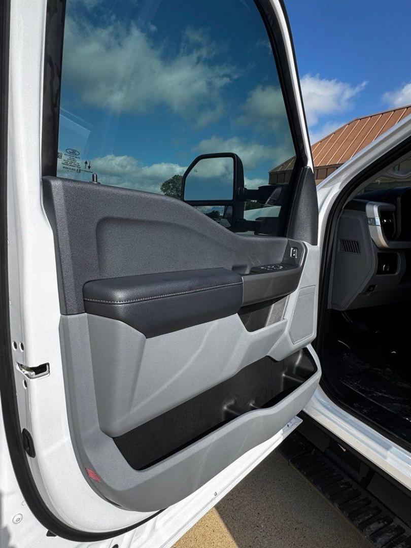 2026 Oxford White /Med Dark Slate Ford F-350SD XL (1FT8W3DT9TE) with an Power Stroke 6.7L V8 DI 32V OHV Turbodiesel engine, Automatic transmission, located at 1105 E Mulberry, Kaufman, TX, 75142, (972) 962-2151, 32.589550, -96.300926 - $4,157 off MSRP!<br><br>4WD.<br>Oxford White 2026 Ford F-350SD 4D Crew Cab XL DRW 4WD 10-Speed Automatic Power Stroke 6.7L V8 DI 32V OHV Turbodiesel Price includes: $1000 - Employee Pricing Retail Customer Cash. Exp. 07/06/2026 - Photo#12
