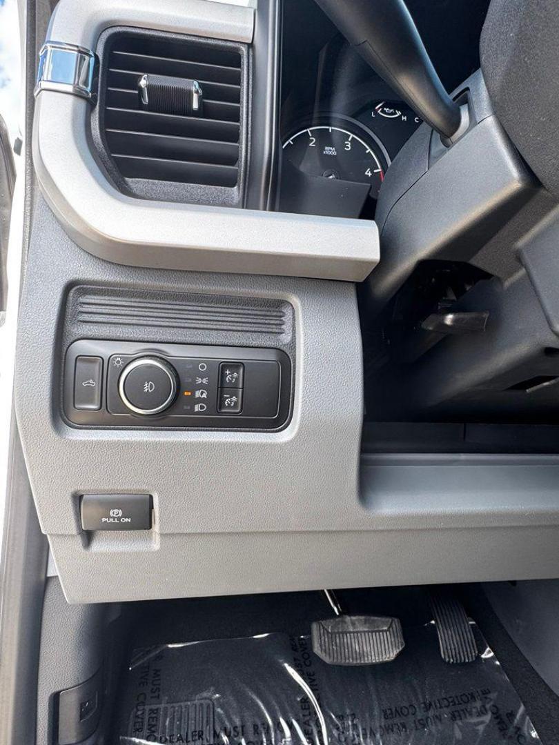 2026 Oxford White /Med Dark Slate Ford F-350SD XL (1FT8W3DT9TE) with an Power Stroke 6.7L V8 DI 32V OHV Turbodiesel engine, Automatic transmission, located at 1105 E Mulberry, Kaufman, TX, 75142, (972) 962-2151, 32.589550, -96.300926 - $4,157 off MSRP!<br><br>4WD.<br>Oxford White 2026 Ford F-350SD 4D Crew Cab XL DRW 4WD 10-Speed Automatic Power Stroke 6.7L V8 DI 32V OHV Turbodiesel Price includes: $1000 - Employee Pricing Retail Customer Cash. Exp. 07/06/2026 - Photo#13