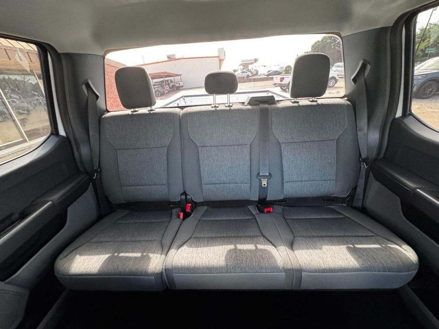 2026 Oxford White /Med Dark Slate Ford F-350SD XL (1FT8W3DT9TE) with an Power Stroke 6.7L V8 DI 32V OHV Turbodiesel engine, Automatic transmission, located at 1105 E Mulberry, Kaufman, TX, 75142, (972) 962-2151, 32.589550, -96.300926 - $4,157 off MSRP!<br><br>4WD.<br>Oxford White 2026 Ford F-350SD 4D Crew Cab XL DRW 4WD 10-Speed Automatic Power Stroke 6.7L V8 DI 32V OHV Turbodiesel Price includes: $1000 - Employee Pricing Retail Customer Cash. Exp. 07/06/2026 - Photo#18