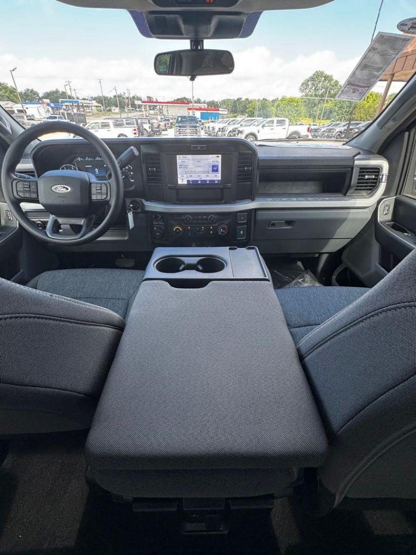 2026 Oxford White /Med Dark Slate Ford F-350SD XL (1FT8W3DT9TE) with an Power Stroke 6.7L V8 DI 32V OHV Turbodiesel engine, Automatic transmission, located at 1105 E Mulberry, Kaufman, TX, 75142, (972) 962-2151, 32.589550, -96.300926 - $4,157 off MSRP!<br><br>4WD.<br>Oxford White 2026 Ford F-350SD 4D Crew Cab XL DRW 4WD 10-Speed Automatic Power Stroke 6.7L V8 DI 32V OHV Turbodiesel Price includes: $1000 - Employee Pricing Retail Customer Cash. Exp. 07/06/2026 - Photo#20