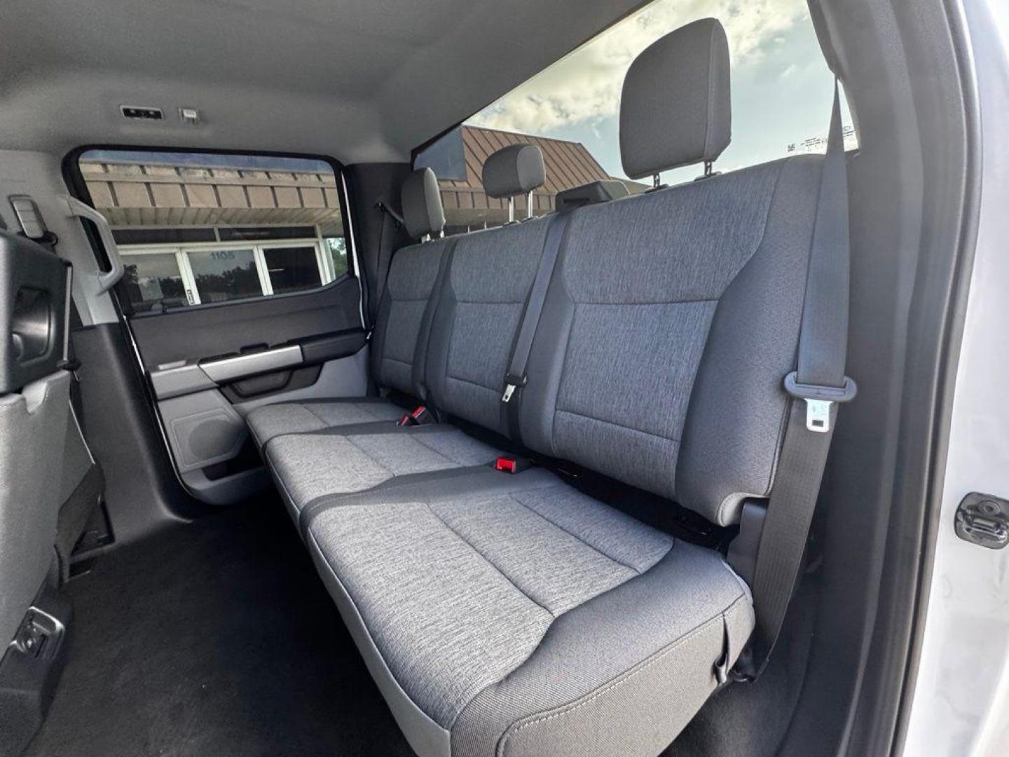 2026 Oxford White /Med Dark Slate Ford F-350SD XL (1FT8W3DT9TE) with an Power Stroke 6.7L V8 DI 32V OHV Turbodiesel engine, Automatic transmission, located at 1105 E Mulberry, Kaufman, TX, 75142, (972) 962-2151, 32.589550, -96.300926 - $4,157 off MSRP!<br><br>4WD.<br>Oxford White 2026 Ford F-350SD 4D Crew Cab XL DRW 4WD 10-Speed Automatic Power Stroke 6.7L V8 DI 32V OHV Turbodiesel Price includes: $1000 - Employee Pricing Retail Customer Cash. Exp. 07/06/2026 - Photo#23