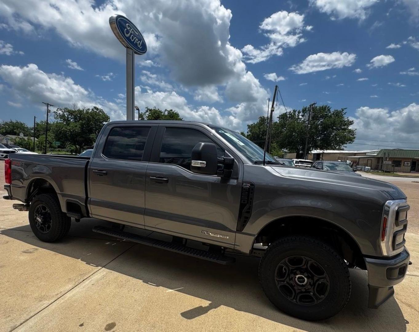 2026 Gray Metallic /Medium Dark Slate Ford F-250SD XL (1FT7W2BT7TE) with an Power Stroke 6.7L V8 DI 32V OHV Turbodiesel engine, Automatic transmission, located at 1105 E Mulberry, Kaufman, TX, 75142, (972) 962-2151, 32.589550, -96.300926 - $6,474 off MSRP!<br><br>4WD.<br>Carbonized Gray Metallic 2026 Ford F-250SD 4D Crew Cab XL 4WD 10-Speed Automatic Power Stroke 6.7L V8 DI 32V OHV Turbodiesel Price includes: $1000 - Retail Customer Cash. Exp. 09/30/2026 $1500 - Retail Customer Cash. Exp. 09/30/2026- Photo#9