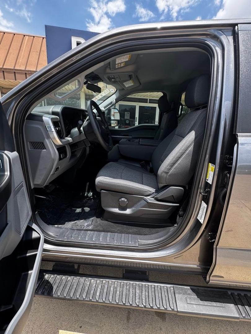 2026 Gray Metallic /Medium Dark Slate Ford F-250SD XL (1FT7W2BT7TE) with an Power Stroke 6.7L V8 DI 32V OHV Turbodiesel engine, Automatic transmission, located at 1105 E Mulberry, Kaufman, TX, 75142, (972) 962-2151, 32.589550, -96.300926 - $6,474 off MSRP!<br><br>4WD.<br>Carbonized Gray Metallic 2026 Ford F-250SD 4D Crew Cab XL 4WD 10-Speed Automatic Power Stroke 6.7L V8 DI 32V OHV Turbodiesel Price includes: $1000 - Retail Customer Cash. Exp. 09/30/2026 $1500 - Retail Customer Cash. Exp. 09/30/2026- Photo#10