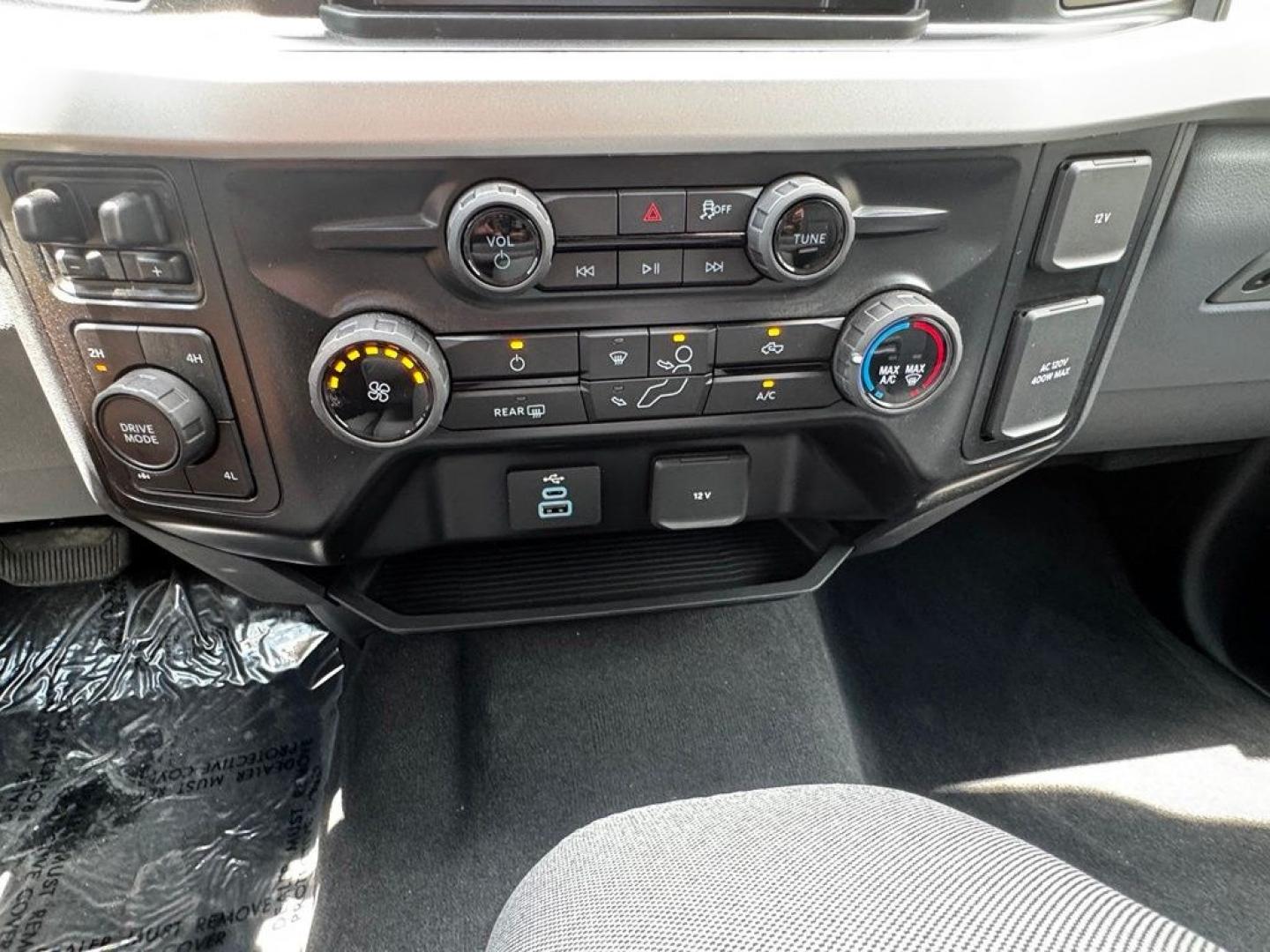 2026 Gray Metallic /Medium Dark Slate Ford F-250SD XL (1FT7W2BT7TE) with an Power Stroke 6.7L V8 DI 32V OHV Turbodiesel engine, Automatic transmission, located at 1105 E Mulberry, Kaufman, TX, 75142, (972) 962-2151, 32.589550, -96.300926 - $6,474 off MSRP!<br><br>4WD.<br>Carbonized Gray Metallic 2026 Ford F-250SD 4D Crew Cab XL 4WD 10-Speed Automatic Power Stroke 6.7L V8 DI 32V OHV Turbodiesel Price includes: $1000 - Retail Customer Cash. Exp. 09/30/2026 $1500 - Retail Customer Cash. Exp. 09/30/2026- Photo#17