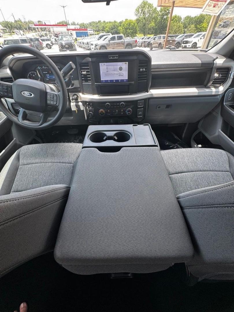 2026 Gray Metallic /Medium Dark Slate Ford F-250SD XL (1FT7W2BT7TE) with an Power Stroke 6.7L V8 DI 32V OHV Turbodiesel engine, Automatic transmission, located at 1105 E Mulberry, Kaufman, TX, 75142, (972) 962-2151, 32.589550, -96.300926 - $6,474 off MSRP!<br><br>4WD.<br>Carbonized Gray Metallic 2026 Ford F-250SD 4D Crew Cab XL 4WD 10-Speed Automatic Power Stroke 6.7L V8 DI 32V OHV Turbodiesel Price includes: $1000 - Retail Customer Cash. Exp. 09/30/2026 $1500 - Retail Customer Cash. Exp. 09/30/2026- Photo#23