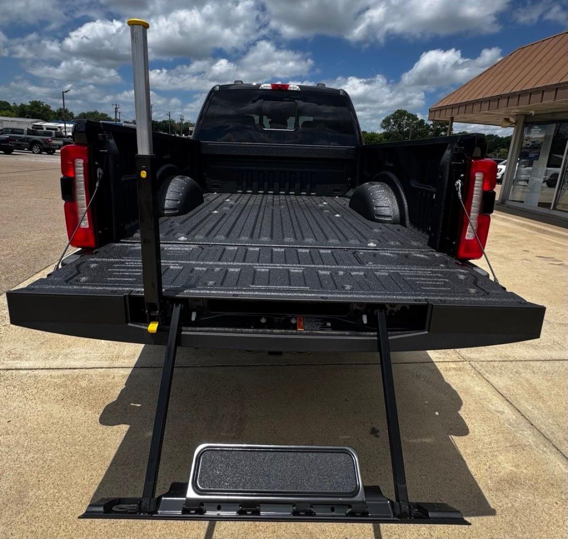 2026 Black Metallic /Java Ford F-250SD King Ranch (1FT8W2BM9TE) with an 6.7L High Output Power Stroke V8 Diesel engine, Automatic transmission, located at 1105 E Mulberry, Kaufman, TX, 75142, (972) 962-2151, 32.589550, -96.300926- Photo#6