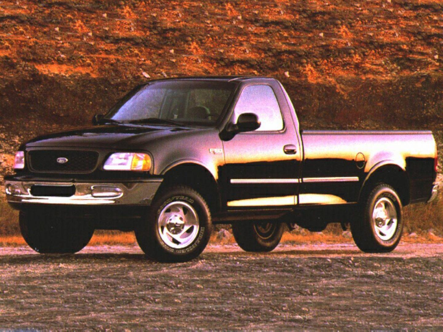 1998 Pacific Green Clearcoat Metallic Ford F-150 (1FTZX1727WK) with an 4.2L V6 EFI engine, Automatic transmission, located at 1105 E Mulberry, Kaufman, TX, 75142, (972) 962-2151, 32.589550, -96.300926 - Photo#0