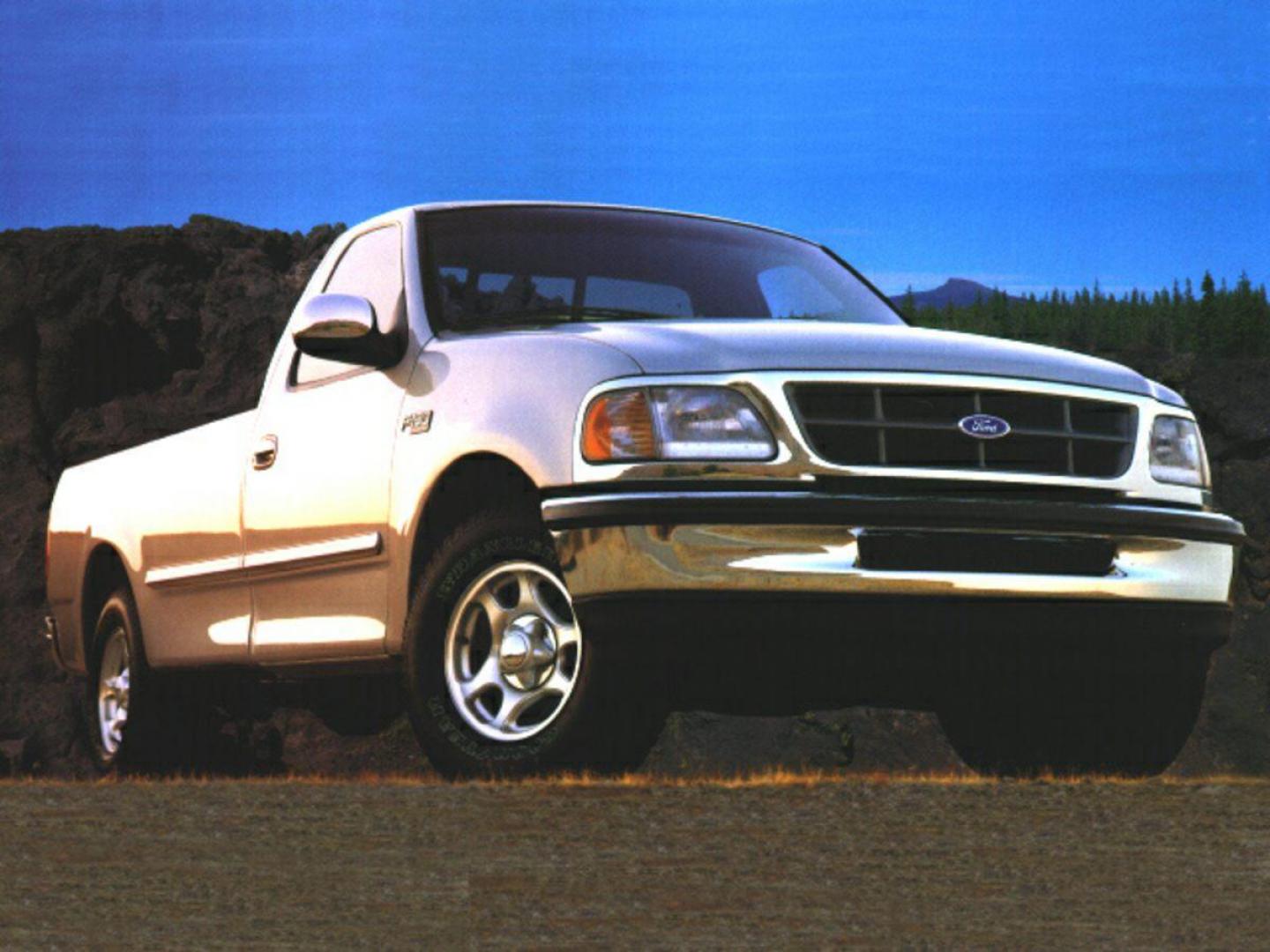1998 Pacific Green Clearcoat Metallic Ford F-150 (1FTZX1727WK) with an 4.2L V6 EFI engine, Automatic transmission, located at 1105 E Mulberry, Kaufman, TX, 75142, (972) 962-2151, 32.589550, -96.300926 - Photo#1