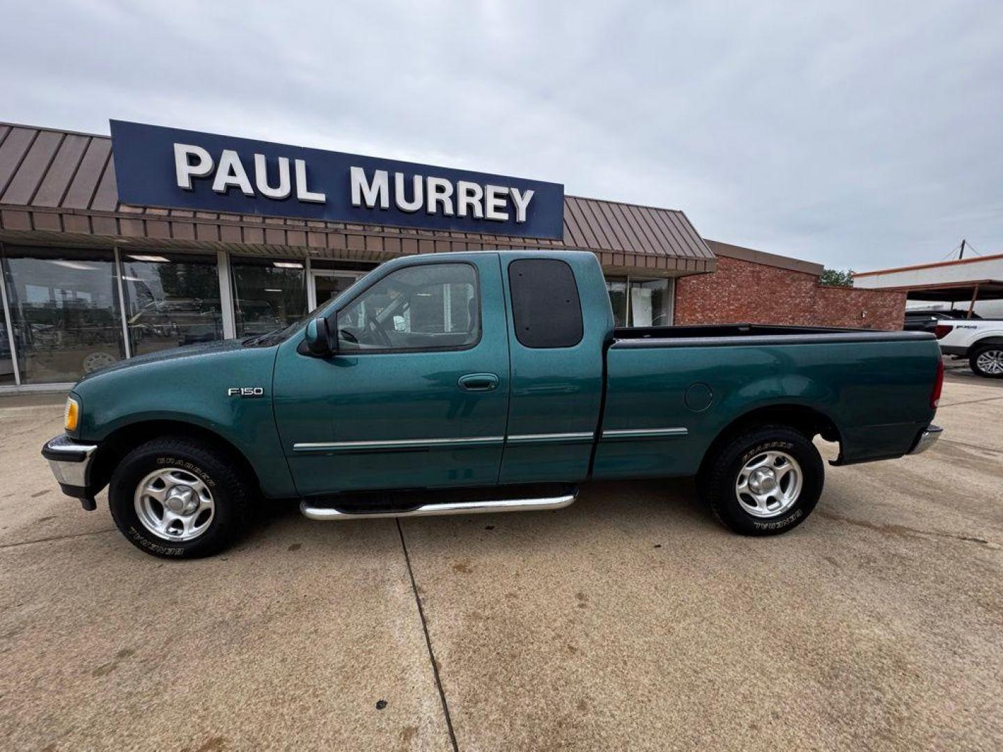 1998 Pacific Green Clearcoat Metallic Ford F-150 (1FTZX1727WK) with an 4.2L V6 EFI engine, Automatic transmission, located at 1105 E Mulberry, Kaufman, TX, 75142, (972) 962-2151, 32.589550, -96.300926 - Green 1998 Ford F-150 RWD 4-Speed Automatic with Overdrive 4.2L V6 EFI<br><br><br>Recent Arrival!<br><br><br>Please call Paul Murrey Ford Inc. In Kaufman Texas A Family Dealership Since 1952 Serving the Dallas Fort Worth and East Texas areas for over 70 years. Please call 972-962-2151 www.murreyford - Photo#0