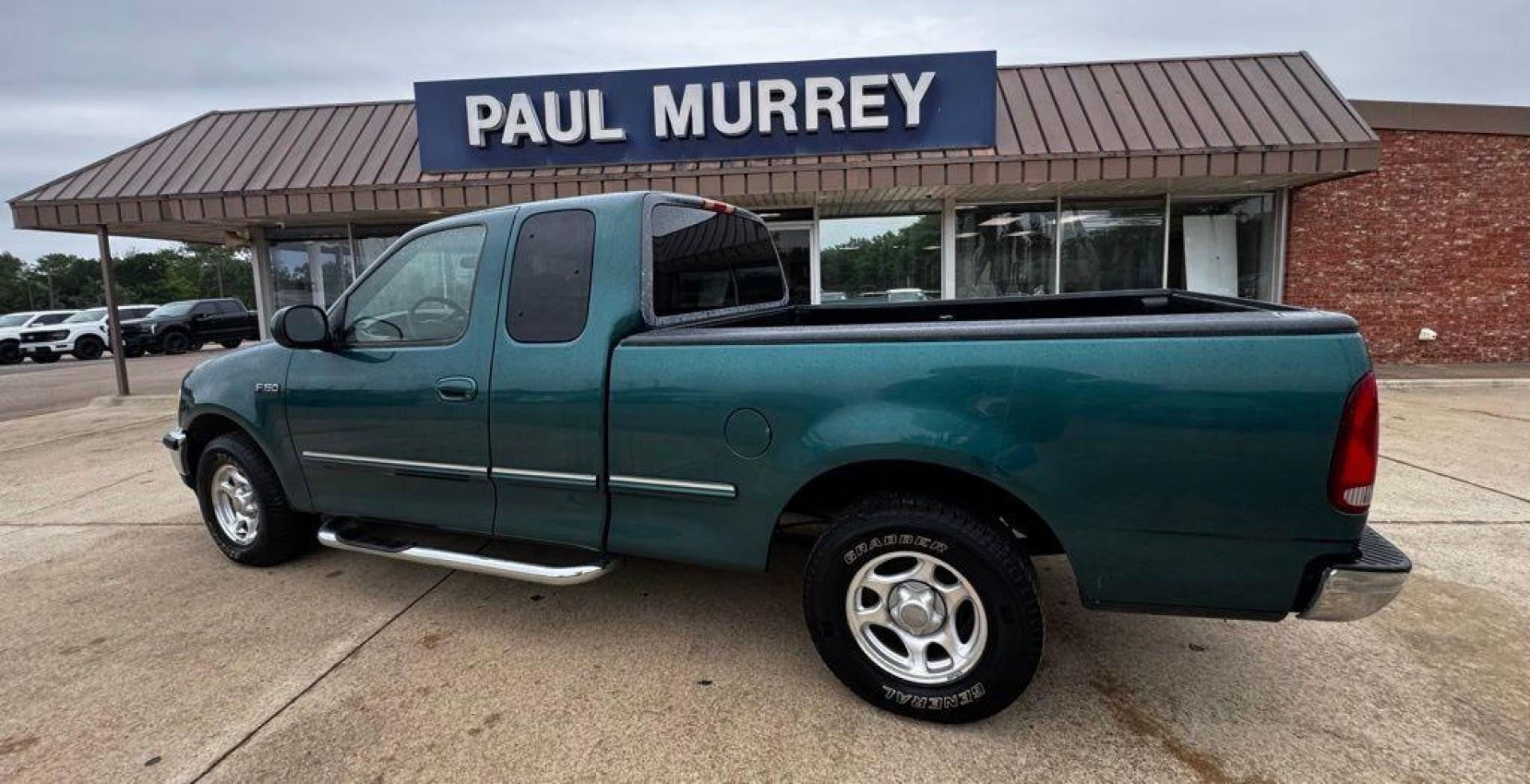 1998 Pacific Green Clearcoat Metallic Ford F-150 (1FTZX1727WK) with an 4.2L V6 EFI engine, Automatic transmission, located at 1105 E Mulberry, Kaufman, TX, 75142, (972) 962-2151, 32.589550, -96.300926 - Green 1998 Ford F-150 RWD 4-Speed Automatic with Overdrive 4.2L V6 EFI<br><br><br>Recent Arrival!<br><br><br>Please call Paul Murrey Ford Inc. In Kaufman Texas A Family Dealership Since 1952 Serving the Dallas Fort Worth and East Texas areas for over 70 years. Please call 972-962-2151 www.murreyford - Photo#3