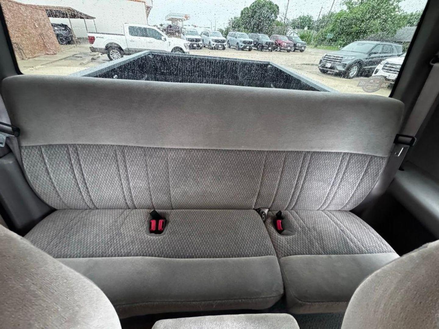 1998 Pacific Green Clearcoat Metallic Ford F-150 (1FTZX1727WK) with an 4.2L V6 EFI engine, Automatic transmission, located at 1105 E Mulberry, Kaufman, TX, 75142, (972) 962-2151, 32.589550, -96.300926 - Green 1998 Ford F-150 RWD 4-Speed Automatic with Overdrive 4.2L V6 EFI<br><br><br>Recent Arrival!<br><br><br>Please call Paul Murrey Ford Inc. In Kaufman Texas A Family Dealership Since 1952 Serving the Dallas Fort Worth and East Texas areas for over 70 years. Please call 972-962-2151 www.murreyford - Photo#7