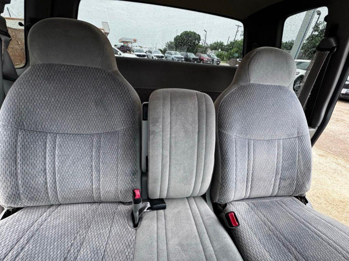 1998 Pacific Green Clearcoat Metallic Ford F-150 (1FTZX1727WK) with an 4.2L V6 EFI engine, Automatic transmission, located at 1105 E Mulberry, Kaufman, TX, 75142, (972) 962-2151, 32.589550, -96.300926 - Green 1998 Ford F-150 RWD 4-Speed Automatic with Overdrive 4.2L V6 EFI<br><br><br>Recent Arrival!<br><br><br>Please call Paul Murrey Ford Inc. In Kaufman Texas A Family Dealership Since 1952 Serving the Dallas Fort Worth and East Texas areas for over 70 years. Please call 972-962-2151 www.murreyford - Photo#8