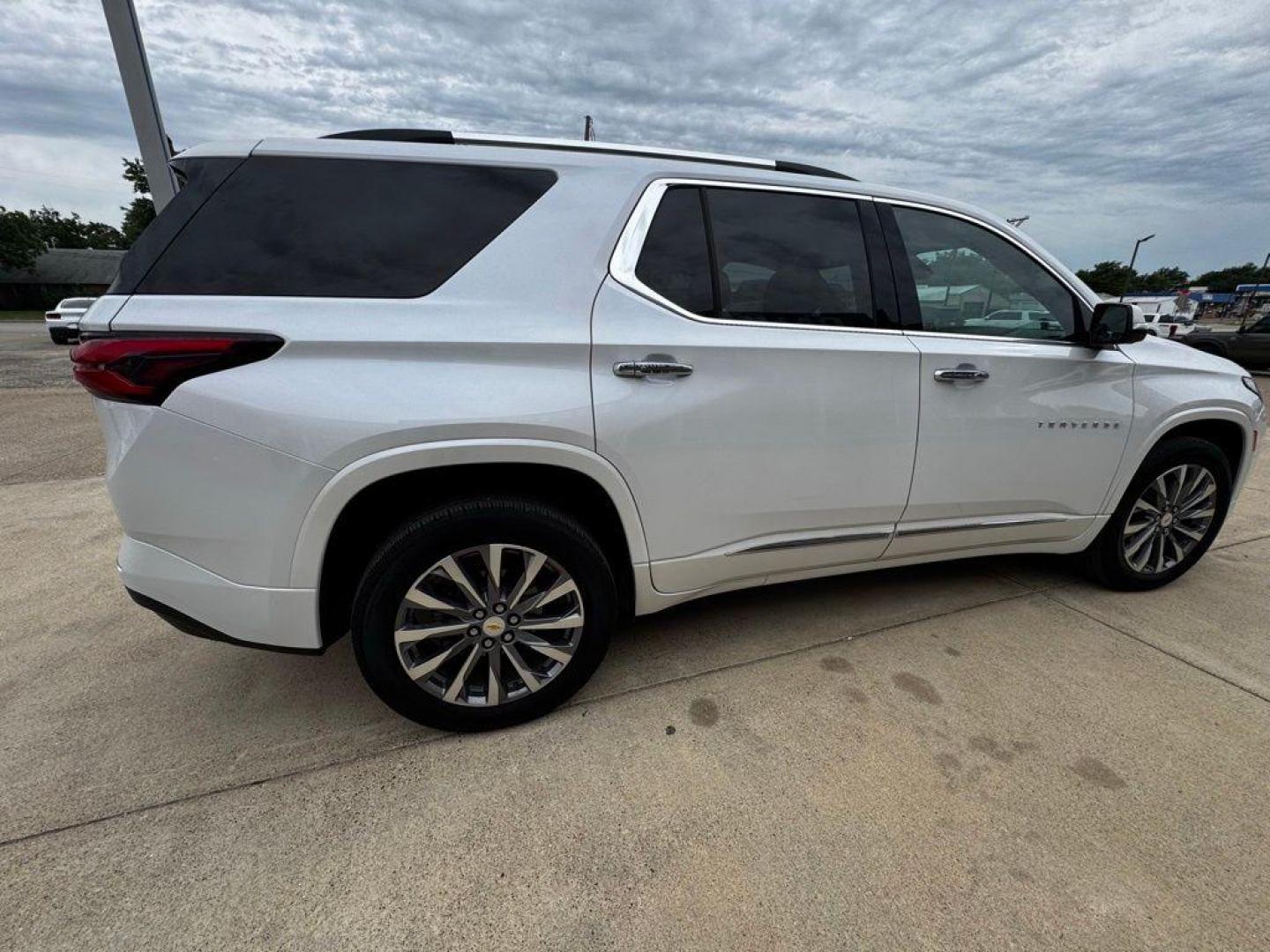 2023 Pearl /Black Chevrolet Traverse Premier (1GNERKKW2PJ) with an 3.6L V6 SIDI VVT engine, Automatic transmission, located at 1105 E Mulberry, Kaufman, TX, 75142, (972) 962-2151, 32.589550, -96.300926 - Iridescent Pearl Tricoat 2023 Chevrolet Traverse 4D Sport Utility Premier FWD 9-Speed Automatic 3.6L V6 SIDI VVT<br><br><br>Recent Arrival! Odometer is 28406 miles below market average! 18/27 City/Highway MPG<br><br><br>Please call Paul Murrey Ford Inc. In Kaufman Texas A Family Dealership Since 195 - Photo#2