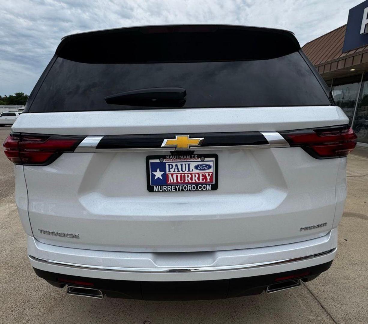 2023 Pearl /Black Chevrolet Traverse Premier (1GNERKKW2PJ) with an 3.6L V6 SIDI VVT engine, Automatic transmission, located at 1105 E Mulberry, Kaufman, TX, 75142, (972) 962-2151, 32.589550, -96.300926 - Iridescent Pearl Tricoat 2023 Chevrolet Traverse 4D Sport Utility Premier FWD 9-Speed Automatic 3.6L V6 SIDI VVT<br><br><br>Recent Arrival! Odometer is 28406 miles below market average! 18/27 City/Highway MPG<br><br><br>Please call Paul Murrey Ford Inc. In Kaufman Texas A Family Dealership Since 195 - Photo#3