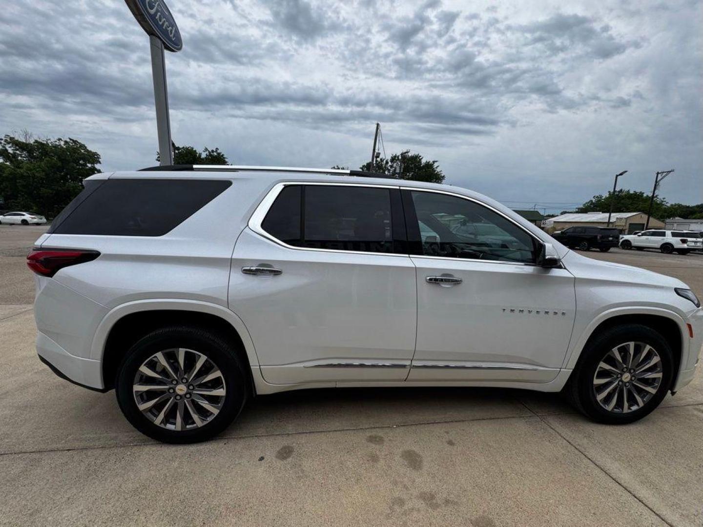 2023 Pearl /Black Chevrolet Traverse Premier (1GNERKKW2PJ) with an 3.6L V6 SIDI VVT engine, Automatic transmission, located at 1105 E Mulberry, Kaufman, TX, 75142, (972) 962-2151, 32.589550, -96.300926 - Iridescent Pearl Tricoat 2023 Chevrolet Traverse 4D Sport Utility Premier FWD 9-Speed Automatic 3.6L V6 SIDI VVT<br><br><br>Recent Arrival! Odometer is 28406 miles below market average! 18/27 City/Highway MPG<br><br><br>Please call Paul Murrey Ford Inc. In Kaufman Texas A Family Dealership Since 195 - Photo#17