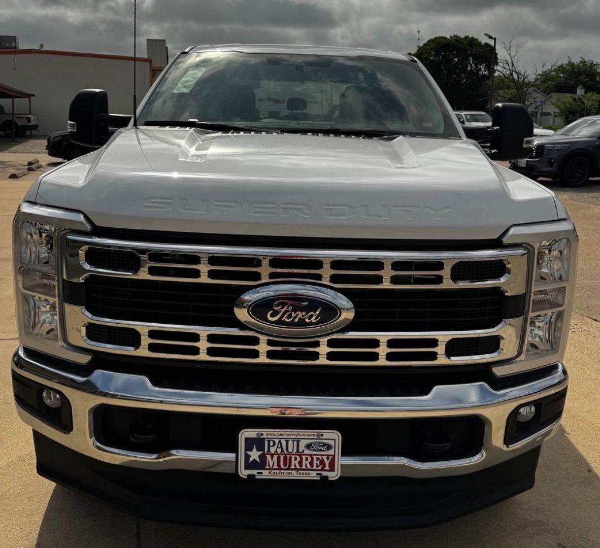 2026 Oxford White /Medium Dark Slate Ford F-250SD XLT (1FT7W2BN6TE) with an 7.3L V8 PFI SOHC 16V Federal 405hp engine, Automatic transmission, located at 1105 E Mulberry, Kaufman, TX, 75142, (972) 962-2151, 32.589550, -96.300926 - $2,086 off MSRP!<br><br>4WD.<br>Oxford White 2026 Ford F-250SD 4D Crew Cab XLT 4WD 10-Speed Automatic 7.3L V8 PFI SOHC 16V Federal 405hp - Photo#3