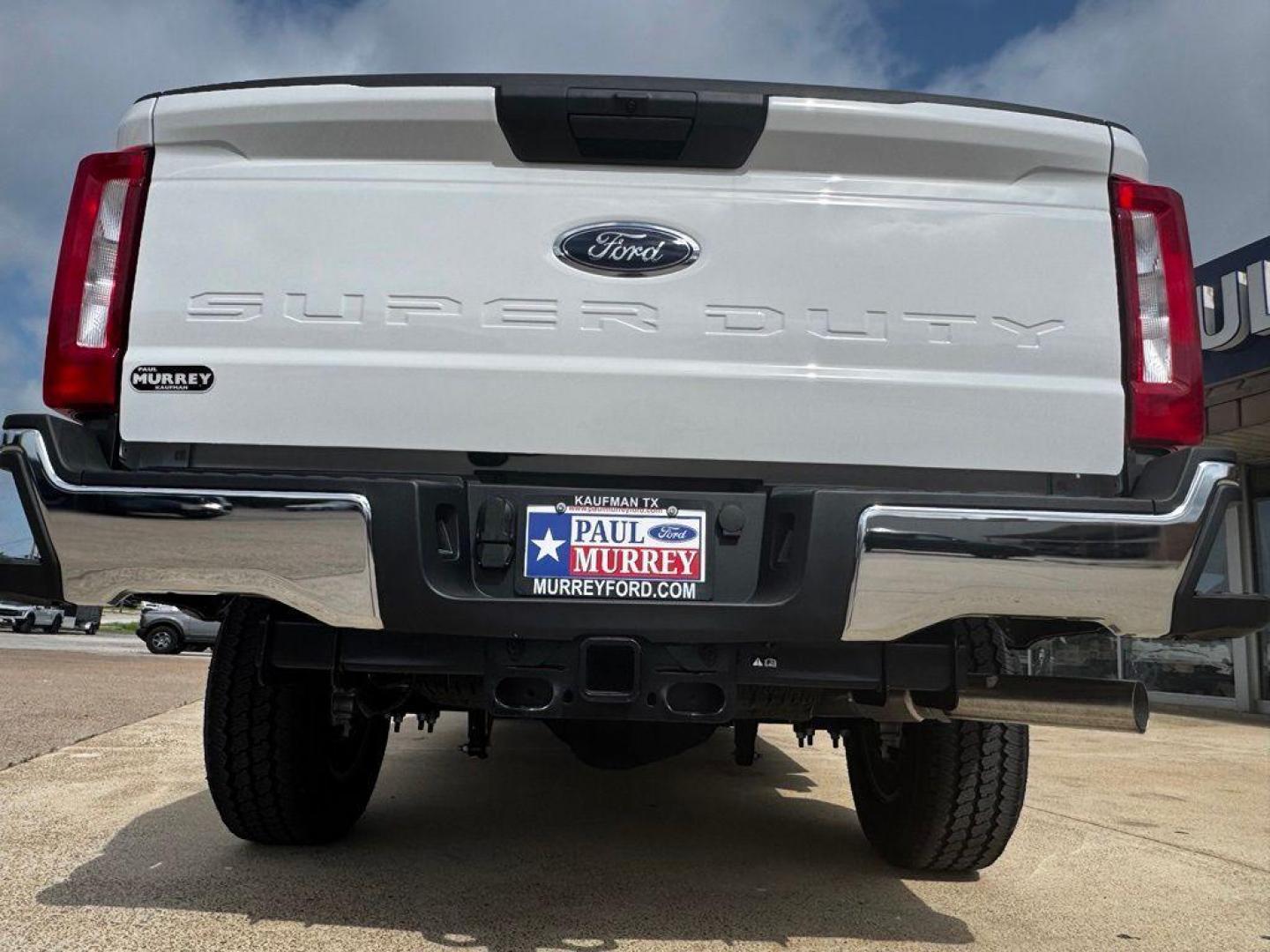 2026 Oxford White /Medium Dark Slate Ford F-250SD XLT (1FT7W2BN6TE) with an 7.3L V8 PFI SOHC 16V Federal 405hp engine, Automatic transmission, located at 1105 E Mulberry, Kaufman, TX, 75142, (972) 962-2151, 32.589550, -96.300926 - $2,086 off MSRP!<br><br>4WD.<br>Oxford White 2026 Ford F-250SD 4D Crew Cab XLT 4WD 10-Speed Automatic 7.3L V8 PFI SOHC 16V Federal 405hp - Photo#5