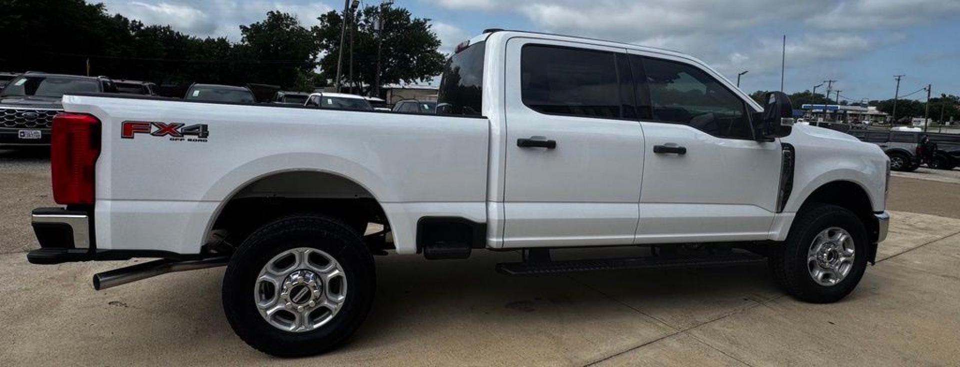 2026 Oxford White /Medium Dark Slate Ford F-250SD XLT (1FT7W2BN6TE) with an 7.3L V8 PFI SOHC 16V Federal 405hp engine, Automatic transmission, located at 1105 E Mulberry, Kaufman, TX, 75142, (972) 962-2151, 32.589550, -96.300926 - $2,086 off MSRP!<br><br>4WD.<br>Oxford White 2026 Ford F-250SD 4D Crew Cab XLT 4WD 10-Speed Automatic 7.3L V8 PFI SOHC 16V Federal 405hp - Photo#7