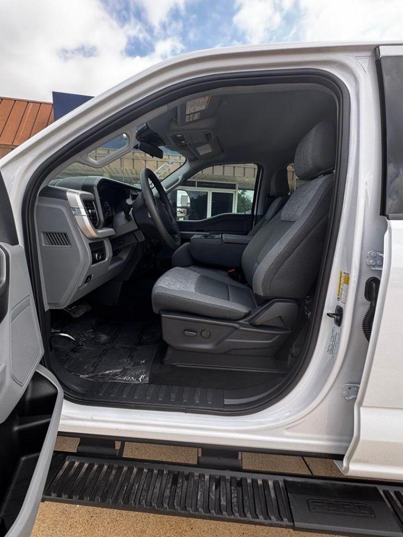 2026 Oxford White /Medium Dark Slate Ford F-250SD XLT (1FT7W2BN6TE) with an 7.3L V8 PFI SOHC 16V Federal 405hp engine, Automatic transmission, located at 1105 E Mulberry, Kaufman, TX, 75142, (972) 962-2151, 32.589550, -96.300926 - $2,086 off MSRP!<br><br>4WD.<br>Oxford White 2026 Ford F-250SD 4D Crew Cab XLT 4WD 10-Speed Automatic 7.3L V8 PFI SOHC 16V Federal 405hp - Photo#10