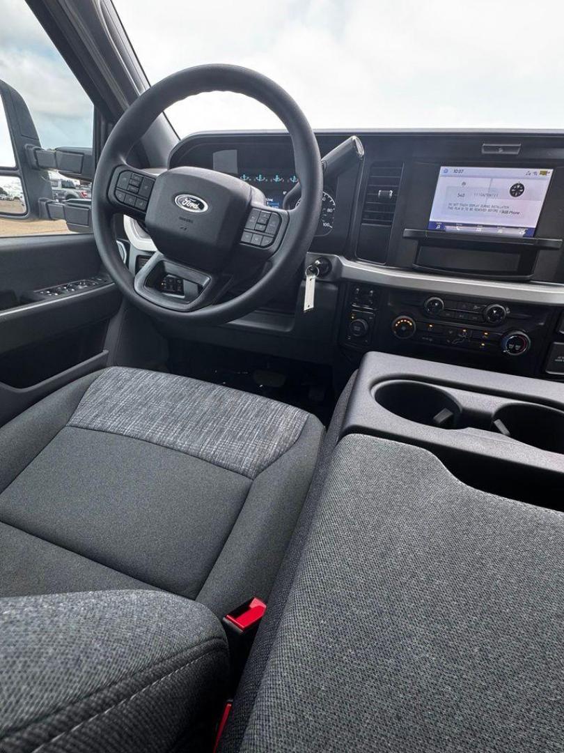 2026 Oxford White /Medium Dark Slate Ford F-250SD XLT (1FT7W2BN6TE) with an 7.3L V8 PFI SOHC 16V Federal 405hp engine, Automatic transmission, located at 1105 E Mulberry, Kaufman, TX, 75142, (972) 962-2151, 32.589550, -96.300926 - $2,086 off MSRP!<br><br>4WD.<br>Oxford White 2026 Ford F-250SD 4D Crew Cab XLT 4WD 10-Speed Automatic 7.3L V8 PFI SOHC 16V Federal 405hp - Photo#21