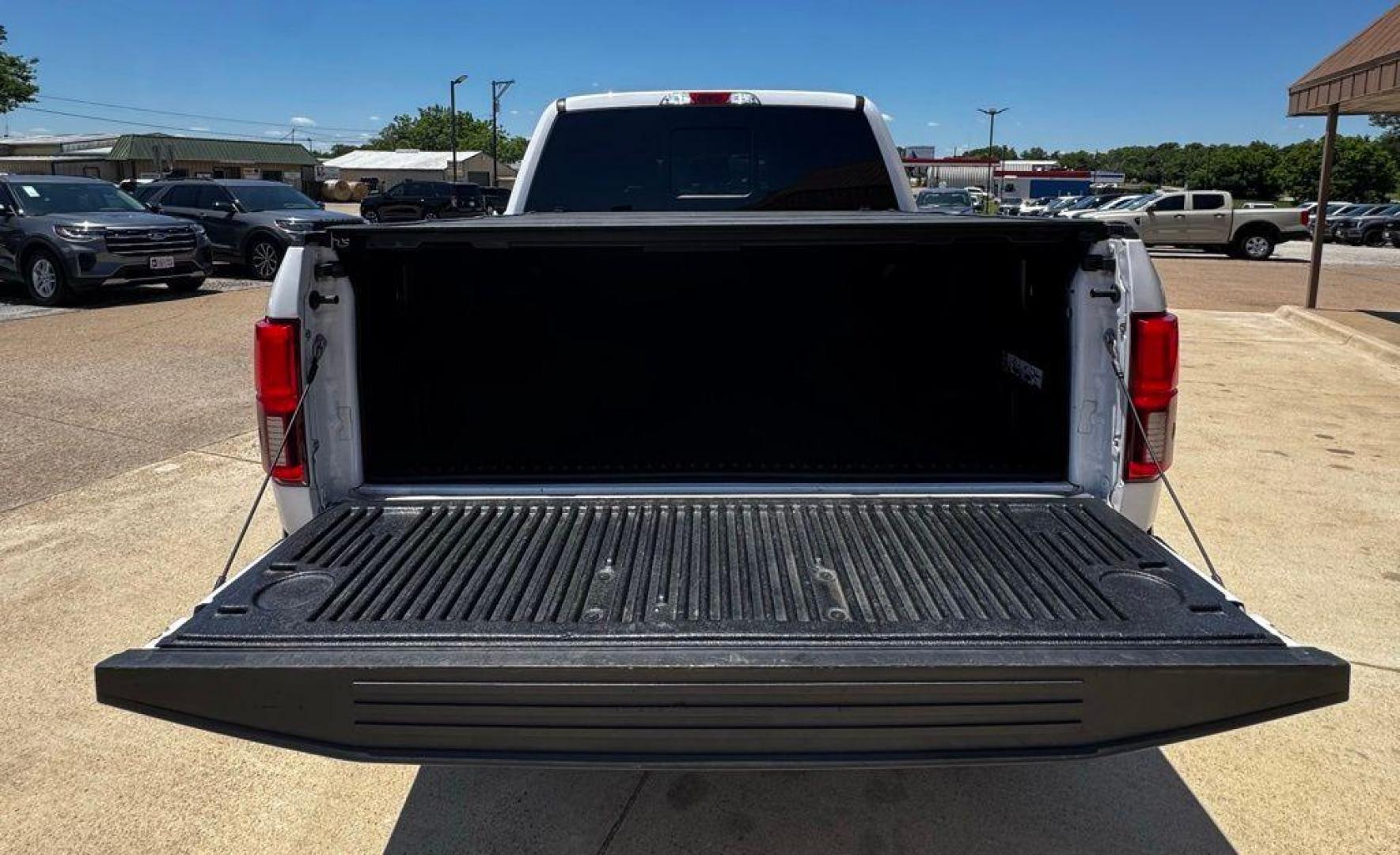 2019 Oxford White /Black Ford F-150 Lariat (1FTEW1E57KK) with an 5.0L V8 engine, Automatic transmission, located at 1105 E Mulberry, Kaufman, TX, 75142, (972) 962-2151, 32.589550, -96.300926 - Oxford White 2019 Ford F-150 4D SuperCrew Lariat 4WD 10-Speed Automatic 5.0L V8 4WD.<br><br><br>Recent Arrival!<br><br><br>Please call Paul Murrey Ford Inc. In Kaufman Texas A Family Dealership Since 1952 Serving the Dallas Fort Worth and East Texas areas for over 70 years. Please call 972-962-2151 - Photo#4