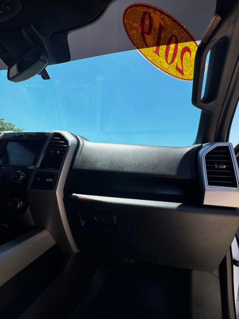 2019 Oxford White /Black Ford F-150 Lariat (1FTEW1E57KK) with an 5.0L V8 engine, Automatic transmission, located at 1105 E Mulberry, Kaufman, TX, 75142, (972) 962-2151, 32.589550, -96.300926 - Oxford White 2019 Ford F-150 4D SuperCrew Lariat 4WD 10-Speed Automatic 5.0L V8 4WD.<br><br><br>Recent Arrival!<br><br><br>Please call Paul Murrey Ford Inc. In Kaufman Texas A Family Dealership Since 1952 Serving the Dallas Fort Worth and East Texas areas for over 70 years. Please call 972-962-2151 - Photo#18