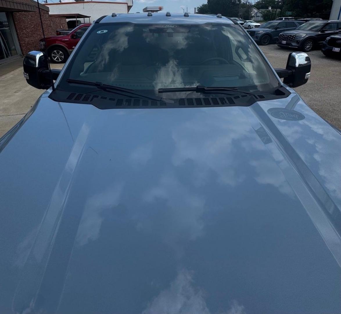 2026 Gray Metallic /Java Ford F-250SD King Ranch (1FT8W2BM8TE) with an 6.7L High Output Power Stroke V8 Diesel engine, Automatic transmission, located at 1105 E Mulberry, Kaufman, TX, 75142, (972) 962-2151, 32.589550, -96.300926 - $4,607 off MSRP!<br><br>4WD.<br>Glacier Gray Metallic Tri-Coat 2026 Ford F-250SD 4D Crew Cab King Ranch 4WD 10-Speed Automatic 6.7L High Output Power Stroke V8 Diesel- Photo#12