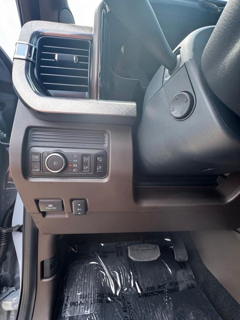 2026 Gray Metallic /Java Ford F-250SD King Ranch (1FT8W2BM8TE) with an 6.7L High Output Power Stroke V8 Diesel engine, Automatic transmission, located at 1105 E Mulberry, Kaufman, TX, 75142, (972) 962-2151, 32.589550, -96.300926 - $4,607 off MSRP!<br><br>4WD.<br>Glacier Gray Metallic Tri-Coat 2026 Ford F-250SD 4D Crew Cab King Ranch 4WD 10-Speed Automatic 6.7L High Output Power Stroke V8 Diesel- Photo#15