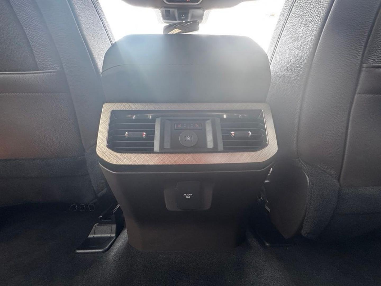 2026 Gray Metallic /Java Ford F-250SD King Ranch (1FT8W2BM8TE) with an 6.7L High Output Power Stroke V8 Diesel engine, Automatic transmission, located at 1105 E Mulberry, Kaufman, TX, 75142, (972) 962-2151, 32.589550, -96.300926 - $4,607 off MSRP!<br><br>4WD.<br>Glacier Gray Metallic Tri-Coat 2026 Ford F-250SD 4D Crew Cab King Ranch 4WD 10-Speed Automatic 6.7L High Output Power Stroke V8 Diesel- Photo#26