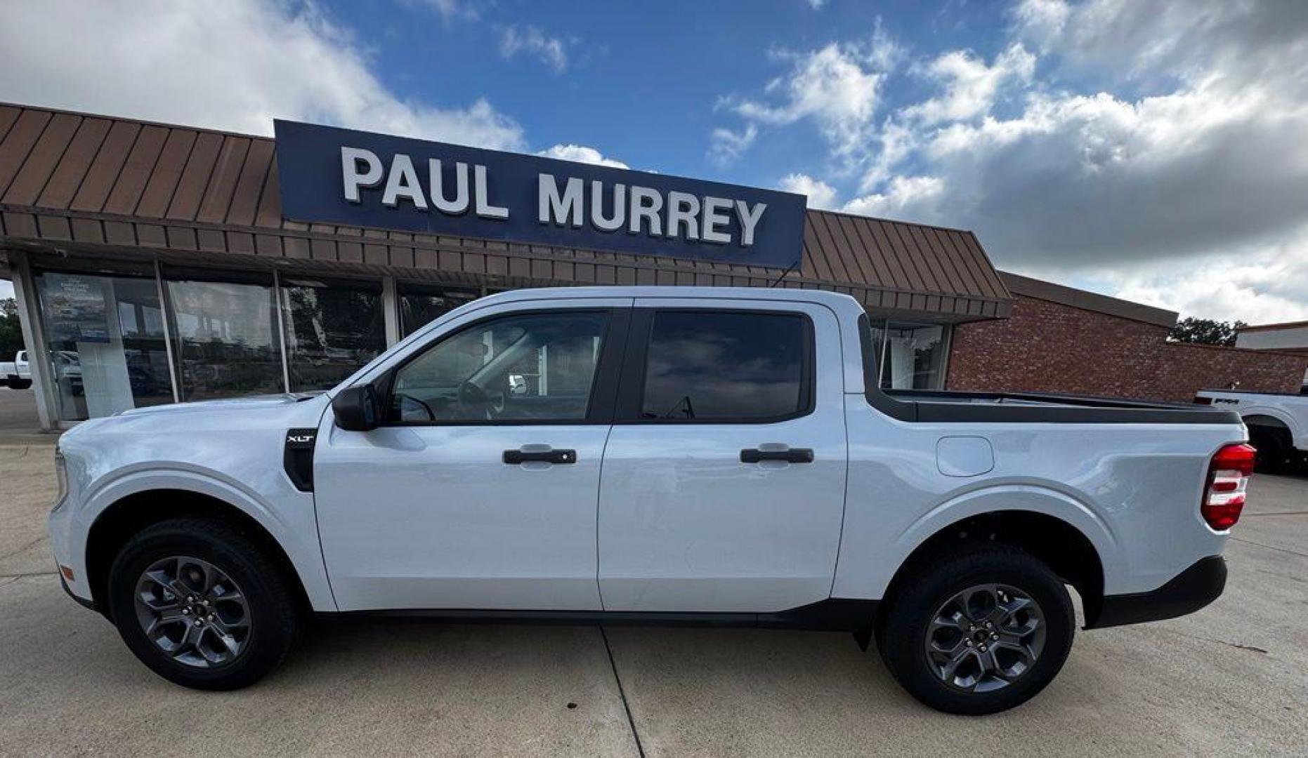 2026 White Metallic /Navy Pier/Aspen Gray Ford Maverick XLT (3FTTW8H35TR) with an 2.5L I-4 Hybrid engine, CVT transmission, located at 1105 E Mulberry, Kaufman, TX, 75142, (972) 962-2151, 32.589550, -96.300926 - 2.5L I-4 Hybrid.<br>Space White Metallic 2026 Ford Maverick 4D Crew Cab XLT FWD CVT 2.5L I-4 Hybrid 42/35 City/Highway MPG<br><br>42/35 City/Highway MPG - Photo#0