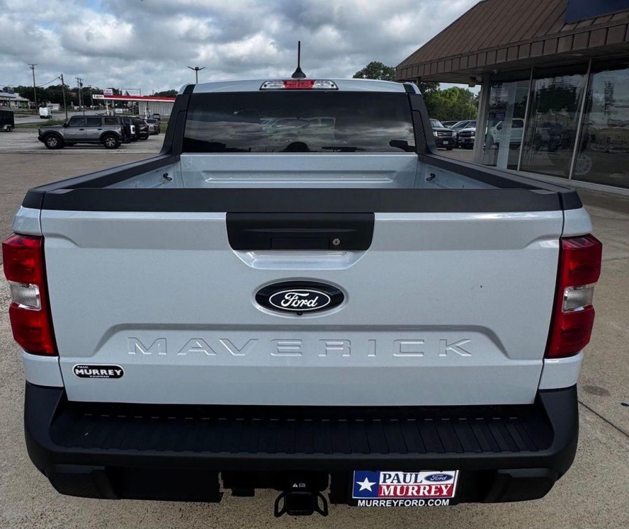 2026 White Metallic /Navy Pier/Aspen Gray Ford Maverick XLT (3FTTW8H35TR) with an 2.5L I-4 Hybrid engine, CVT transmission, located at 1105 E Mulberry, Kaufman, TX, 75142, (972) 962-2151, 32.589550, -96.300926 - 2.5L I-4 Hybrid.<br>Space White Metallic 2026 Ford Maverick 4D Crew Cab XLT FWD CVT 2.5L I-4 Hybrid 42/35 City/Highway MPG<br><br>42/35 City/Highway MPG - Photo#4