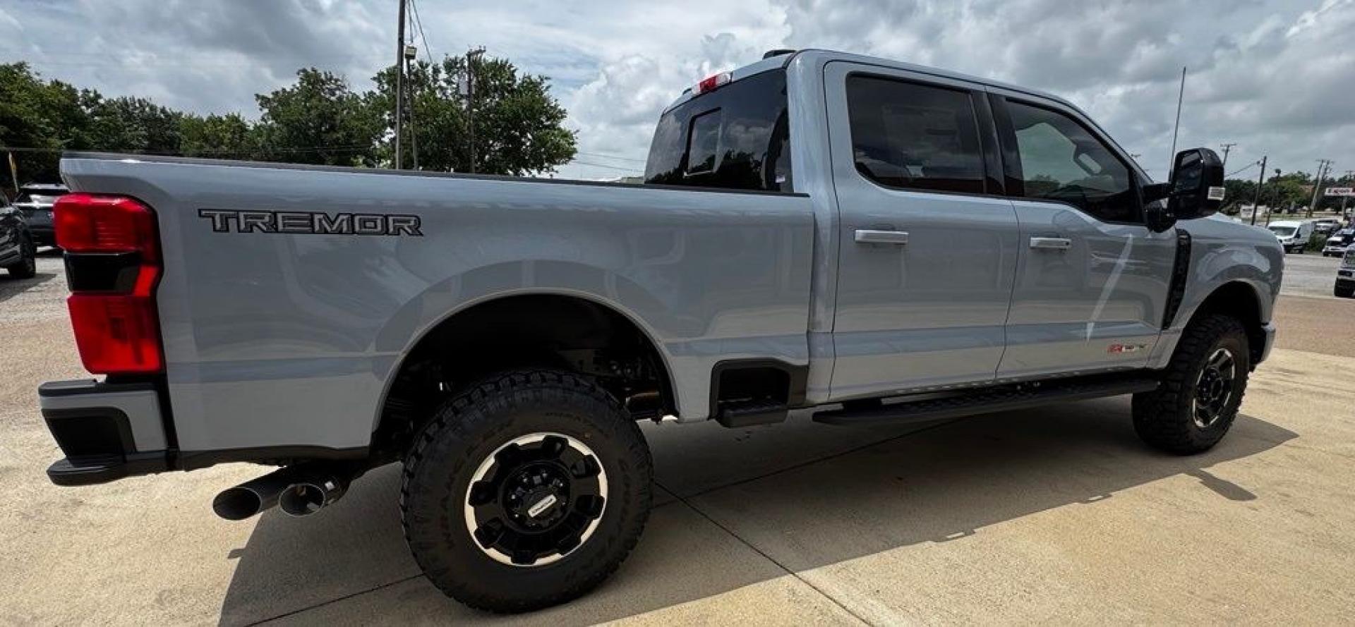 2026 Gray Metallic /Black Onyx Ford F-250SD Lariat (1FT8W2BM7TE) with an 6.7L High Output Power Stroke V8 Diesel engine, Automatic transmission, located at 1105 E Mulberry, Kaufman, TX, 75142, (972) 962-2151, 32.589550, -96.300926 - $5,707 off MSRP!<br><br>4WD.<br>Glacier Gray Metallic Tri-Coat 2026 Ford F-250SD 4D Crew Cab Lariat 4WD 10-Speed Automatic 6.7L High Output Power Stroke V8 Diesel Price includes: $1000 - Retail Customer Cash. Exp. 09/30/2026- Photo#7
