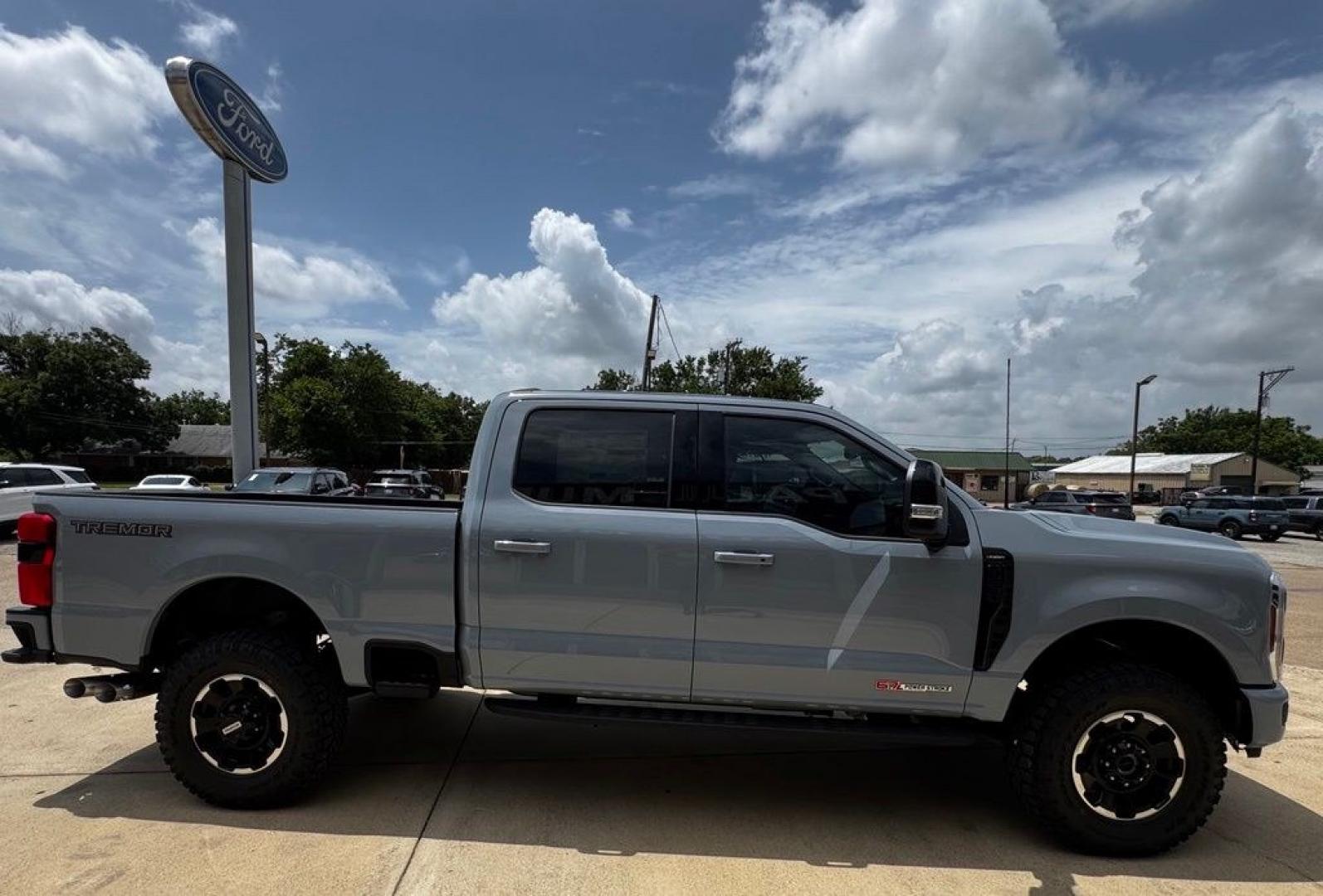 2026 Gray Metallic /Black Onyx Ford F-250SD Lariat (1FT8W2BM7TE) with an 6.7L High Output Power Stroke V8 Diesel engine, Automatic transmission, located at 1105 E Mulberry, Kaufman, TX, 75142, (972) 962-2151, 32.589550, -96.300926 - $5,707 off MSRP!<br><br>4WD.<br>Glacier Gray Metallic Tri-Coat 2026 Ford F-250SD 4D Crew Cab Lariat 4WD 10-Speed Automatic 6.7L High Output Power Stroke V8 Diesel Price includes: $1000 - Retail Customer Cash. Exp. 09/30/2026- Photo#8