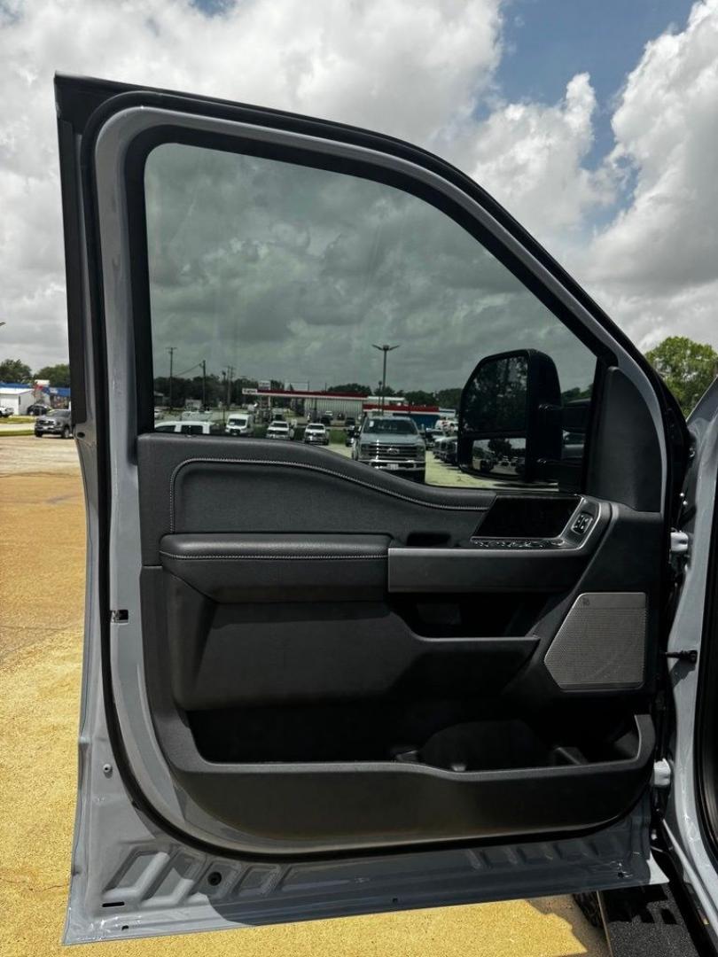 2026 Gray Metallic /Black Onyx Ford F-250SD Lariat (1FT8W2BM7TE) with an 6.7L High Output Power Stroke V8 Diesel engine, Automatic transmission, located at 1105 E Mulberry, Kaufman, TX, 75142, (972) 962-2151, 32.589550, -96.300926 - $5,707 off MSRP!<br><br>4WD.<br>Glacier Gray Metallic Tri-Coat 2026 Ford F-250SD 4D Crew Cab Lariat 4WD 10-Speed Automatic 6.7L High Output Power Stroke V8 Diesel Price includes: $1000 - Retail Customer Cash. Exp. 09/30/2026- Photo#11