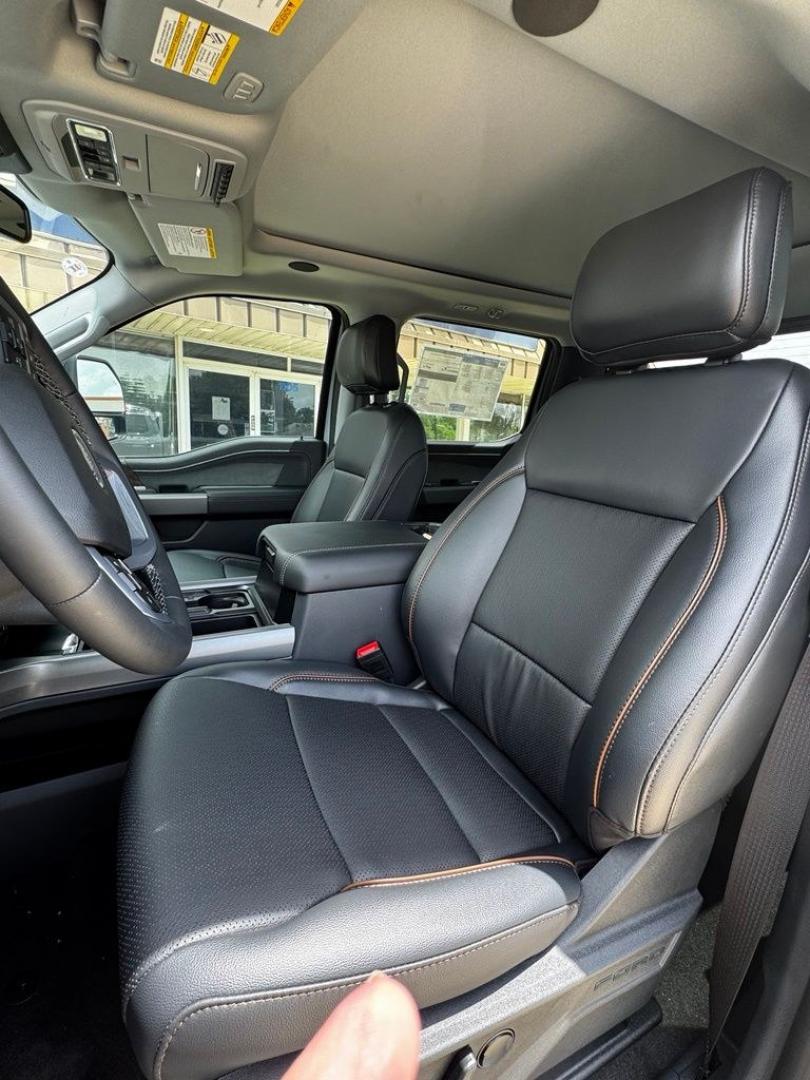 2026 Gray Metallic /Black Onyx Ford F-250SD Lariat (1FT8W2BM7TE) with an 6.7L High Output Power Stroke V8 Diesel engine, Automatic transmission, located at 1105 E Mulberry, Kaufman, TX, 75142, (972) 962-2151, 32.589550, -96.300926 - $5,707 off MSRP!<br><br>4WD.<br>Glacier Gray Metallic Tri-Coat 2026 Ford F-250SD 4D Crew Cab Lariat 4WD 10-Speed Automatic 6.7L High Output Power Stroke V8 Diesel Price includes: $1000 - Retail Customer Cash. Exp. 09/30/2026- Photo#12