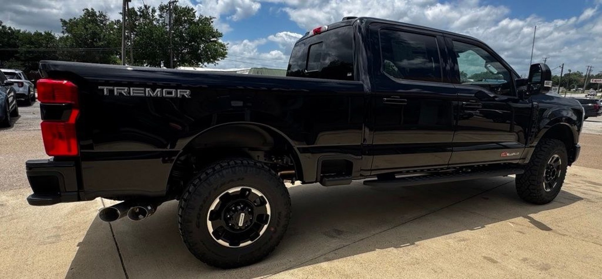 2026 Black Metallic /Black Onyx Ford F-250SD Lariat (1FT8W2BM5TE) with an 6.7L High Output Power Stroke V8 Diesel engine, Automatic transmission, located at 1105 E Mulberry, Kaufman, TX, 75142, (972) 962-2151, 32.589550, -96.300926 - $5,618 off MSRP!<br><br>4WD.<br>Agate Black Metallic 2026 Ford F-250SD 4D Crew Cab Lariat 4WD 10-Speed Automatic 6.7L High Output Power Stroke V8 Diesel Price includes: $1000 - Retail Customer Cash. Exp. 09/30/2026- Photo#8