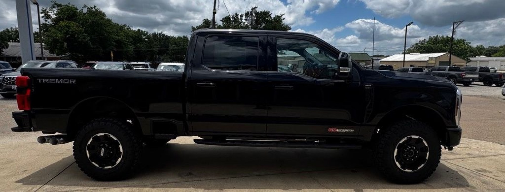 2026 Black Metallic /Black Onyx Ford F-250SD Lariat (1FT8W2BM5TE) with an 6.7L High Output Power Stroke V8 Diesel engine, Automatic transmission, located at 1105 E Mulberry, Kaufman, TX, 75142, (972) 962-2151, 32.589550, -96.300926 - $5,618 off MSRP!<br><br>4WD.<br>Agate Black Metallic 2026 Ford F-250SD 4D Crew Cab Lariat 4WD 10-Speed Automatic 6.7L High Output Power Stroke V8 Diesel Price includes: $1000 - Retail Customer Cash. Exp. 09/30/2026- Photo#10