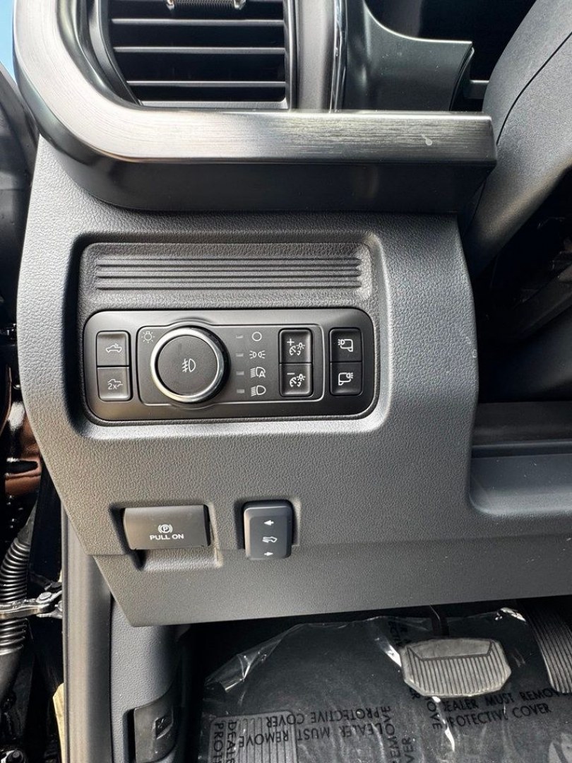 2026 Black Metallic /Black Onyx Ford F-250SD Lariat (1FT8W2BM5TE) with an 6.7L High Output Power Stroke V8 Diesel engine, Automatic transmission, located at 1105 E Mulberry, Kaufman, TX, 75142, (972) 962-2151, 32.589550, -96.300926 - $5,618 off MSRP!<br><br>4WD.<br>Agate Black Metallic 2026 Ford F-250SD 4D Crew Cab Lariat 4WD 10-Speed Automatic 6.7L High Output Power Stroke V8 Diesel Price includes: $1000 - Retail Customer Cash. Exp. 09/30/2026- Photo#14
