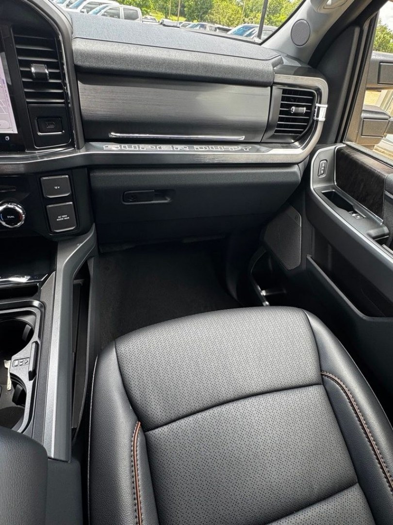 2026 Black Metallic /Black Onyx Ford F-250SD Lariat (1FT8W2BM5TE) with an 6.7L High Output Power Stroke V8 Diesel engine, Automatic transmission, located at 1105 E Mulberry, Kaufman, TX, 75142, (972) 962-2151, 32.589550, -96.300926 - $5,618 off MSRP!<br><br>4WD.<br>Agate Black Metallic 2026 Ford F-250SD 4D Crew Cab Lariat 4WD 10-Speed Automatic 6.7L High Output Power Stroke V8 Diesel Price includes: $1000 - Retail Customer Cash. Exp. 09/30/2026- Photo#18