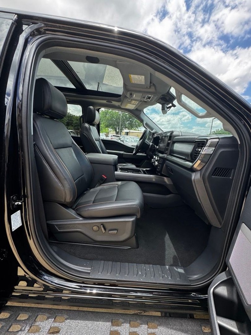 2026 Black Metallic /Black Onyx Ford F-250SD Lariat (1FT8W2BM5TE) with an 6.7L High Output Power Stroke V8 Diesel engine, Automatic transmission, located at 1105 E Mulberry, Kaufman, TX, 75142, (972) 962-2151, 32.589550, -96.300926 - $5,618 off MSRP!<br><br>4WD.<br>Agate Black Metallic 2026 Ford F-250SD 4D Crew Cab Lariat 4WD 10-Speed Automatic 6.7L High Output Power Stroke V8 Diesel Price includes: $1000 - Retail Customer Cash. Exp. 09/30/2026- Photo#31