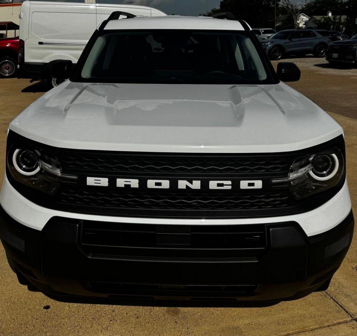 2026 Oxford White /Smoked Truffle Ford Bronco Sport Big Bend (3FMCR9BN5TR) with an 1.5L EcoBoost engine, Automatic transmission, located at 1105 E Mulberry, Kaufman, TX, 75142, (972) 962-2151, 32.589550, -96.300926 - Recent Arrival!<br><br><br>Oxford White 2026 Ford Bronco Sport 4D Sport Utility Big Bend 4WD 8-Speed Automatic 1.5L EcoBoost 25/30 City/Highway MPG<br><br>25/30 City/Highway MPG - Photo#1