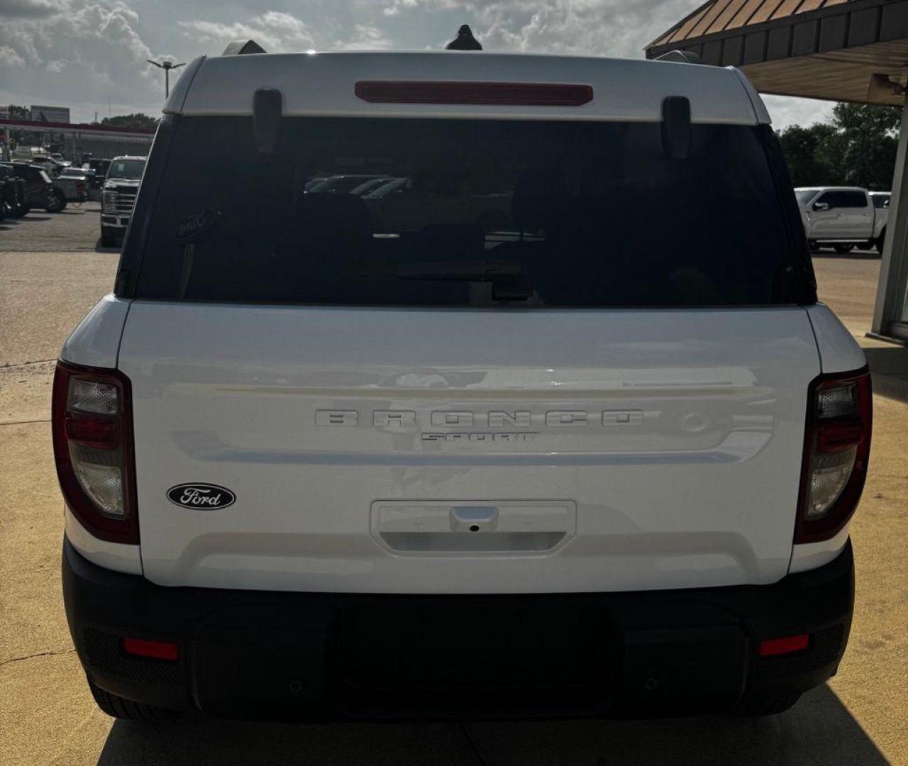 2026 Oxford White /Smoked Truffle Ford Bronco Sport Big Bend (3FMCR9BN5TR) with an 1.5L EcoBoost engine, Automatic transmission, located at 1105 E Mulberry, Kaufman, TX, 75142, (972) 962-2151, 32.589550, -96.300926 - Recent Arrival!<br><br><br>Oxford White 2026 Ford Bronco Sport 4D Sport Utility Big Bend 4WD 8-Speed Automatic 1.5L EcoBoost 25/30 City/Highway MPG<br><br>25/30 City/Highway MPG - Photo#3